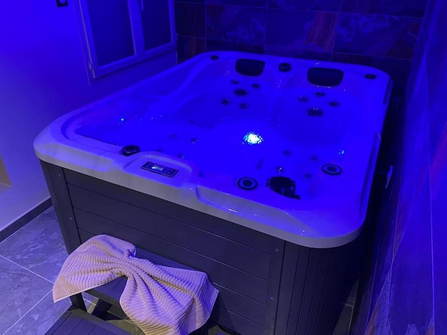 Maison Avec Jacuzzi أُرانْجْ المظهر الخارجي الصورة